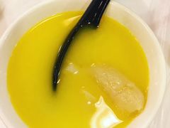 浓厚原只鸡煲花胶汤-鲜入围煮花胶鸡海鲜火锅