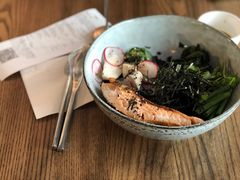 煎三文鱼腌蘑菇和风碗配红米-Wagas沃歌斯(北京君太百货店)