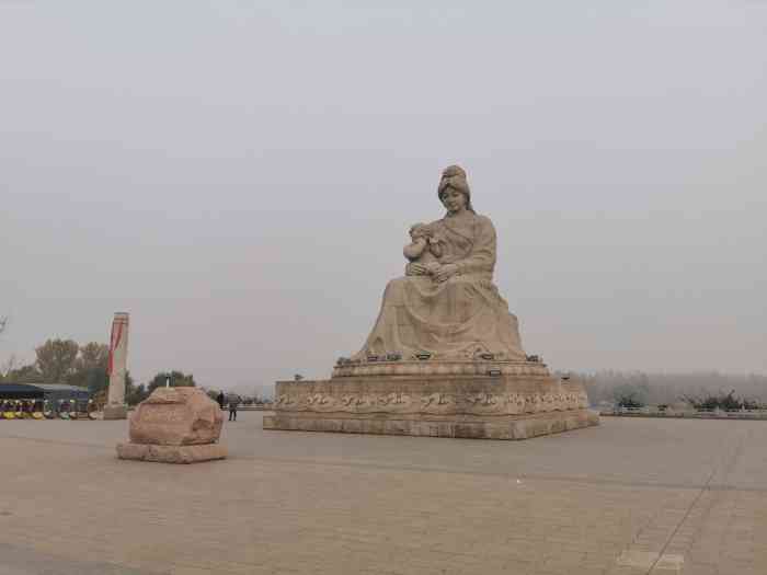 滦河母亲广场