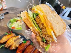 经典芝士汉堡-HIGH FIVE哈福手工汉堡(桂林路店)