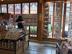 -猫的天空之城概念书店(丽江古城饮玉巷店)