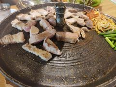 -江南猪肉商会无限续吃(弘大店)