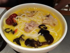 滋养花胶鸡米线-云海肴·汽锅鸡·云南菜(高德置地店)