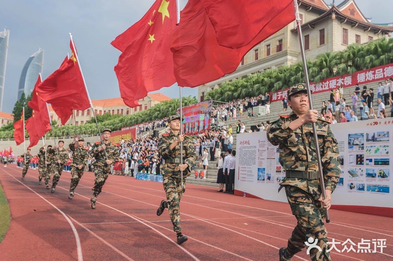 厦大开学第一天，上弦场万人大合唱、传国旗！