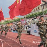 厦大开学第一天，上弦场万人大合唱、传国旗！