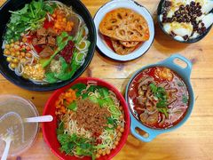 -爆炸头阿姨小四川正宗川味小吃(无任何分店)