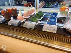 面包甜点陈列柜-朱迪小铺.半糖奶油蛋糕(海汇港店)