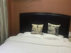 -五号文艺酒店(拙政园苏博地铁站店)