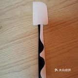 这个是个单独售卖的硅胶刮刀,是个时候在烘焙中使用的产品