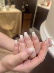 -花岐款式专研健康美甲沙龙