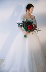 -觅白婚纱礼服馆