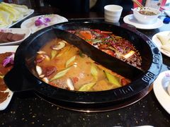 经典鸳鸯锅底-成都龍井門火锅(王家湾店)