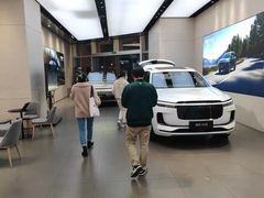 -理想汽车(世纪汇店)