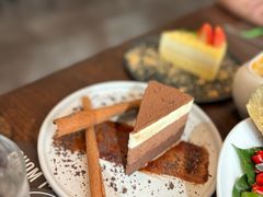-Chom Cafe and Restaurant