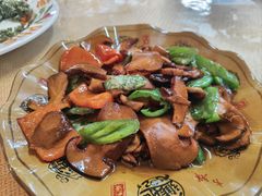 青红椒炒牛肝菌-傣泐金湾餐厅