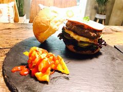 -HIGH FIVE哈福手工汉堡(桂林路店)