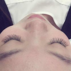 -EMILY艾枚莉美甲美睫·美颜·现磨咖啡