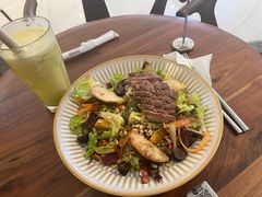 煎牛肉配梨子麦仁色拉-BAKER&SPICE(国金中心商场店)