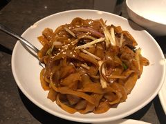 干炒牛河-汤城小厨•粤菜•靓汤(苏州街店)