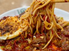 辣皮子滚刀肉拌面-歹歹的加个面过油肉拌面