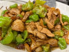 美味牛肝菌小炒肉-蔼若春.传承三十年云南菜(金碧公园店)