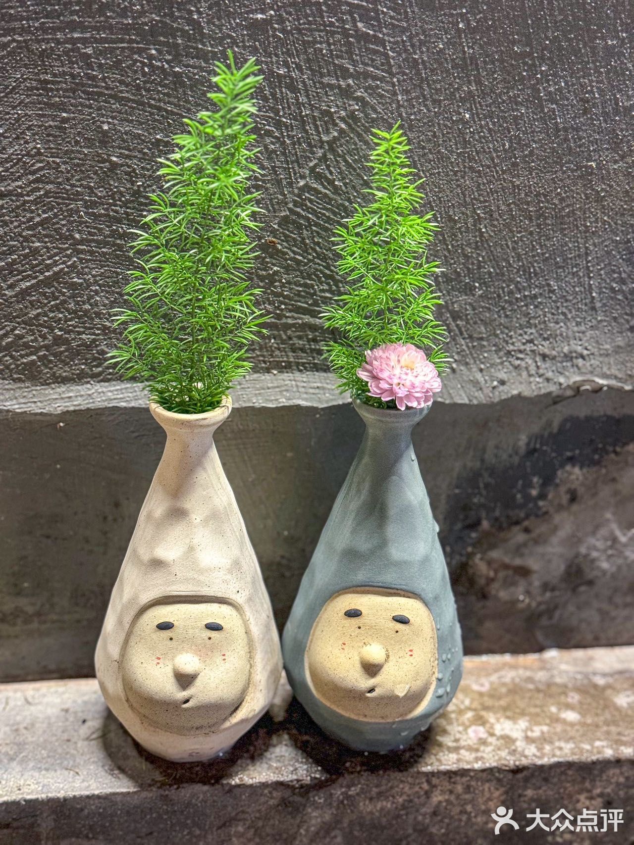 席地而坐啃大闸蟹！在这里吃饭就是舒坦