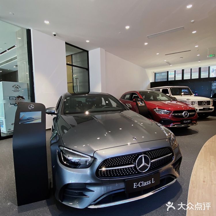 中山首家｜奔驰x潮鞋展厅！官方奔驰体验店！