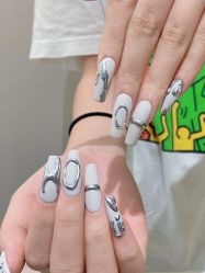 -花岐款式专研健康美甲沙龙