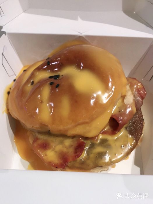 5路汉堡炸鸡(循礼门直营店)芝士熔岩牛肉汉堡图片