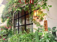 -彳亍咖啡·这里(水湾路店)