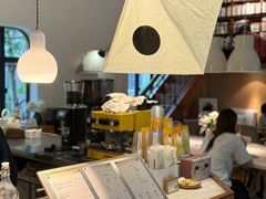-彳亍咖啡·这里(水湾路店)