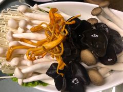 -海上明月海鲜火锅 鲜切牛肉