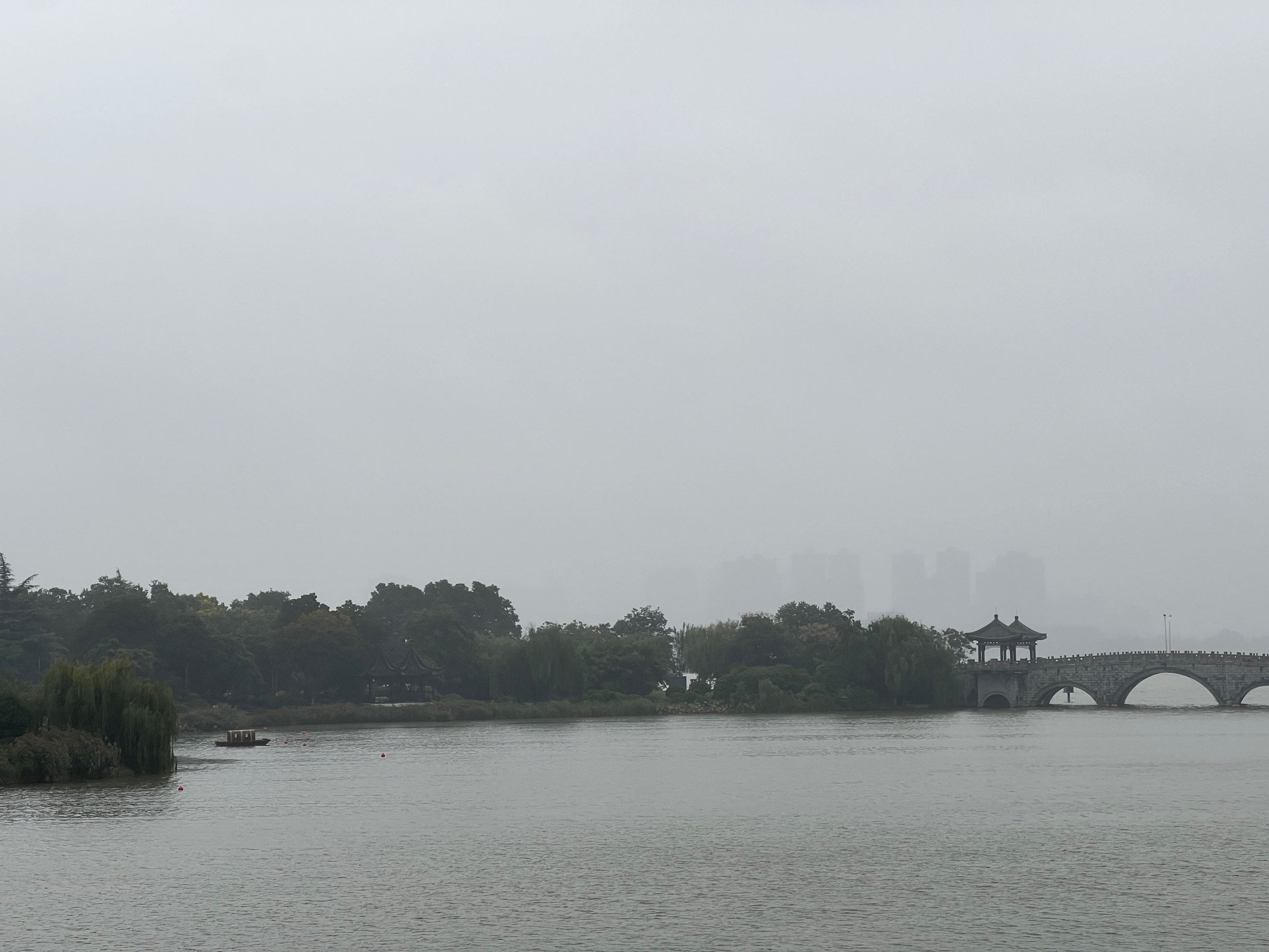 雨晴龙湖图片