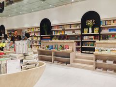 -钟书阁(群光广场店)