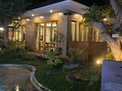 -Chom Cafe and Restaurant