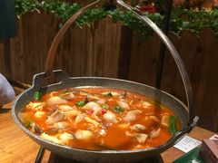 -老滇山寨•云南特色菜•地方菜•民族风情歌舞表演(金碧店)