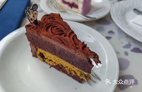 Pistachio Chocolate Crunch Cake