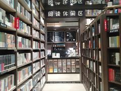 -钟书阁(群光广场店)