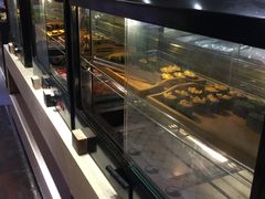 面包甜点陈列柜-阪尚皇·原切牛排·烤肉火锅自助(北京路店)