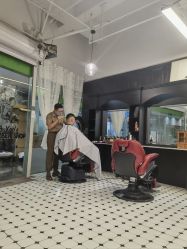 -老男孩男士理容馆·理发·烫染·修面