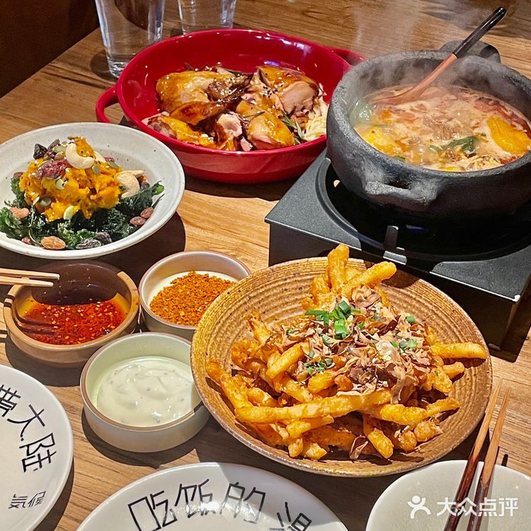 武汉探店！来热带雨林里享受晚餐🥣啦！