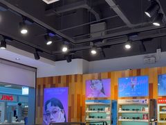 -LOOK眼镜·蔡司依视路配镜(宝山万达店)