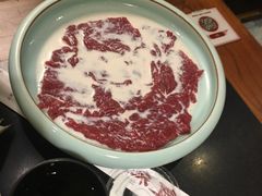 鲜奶捞牛肉-沸炉重庆老火锅(军事博物馆店)