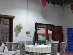 -何乡别院·中式农庄(姑婆山大道店)