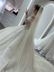 -艾米丽婚纱礼服