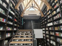 -钟书阁(松江泰晤士小镇店)