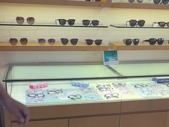 -光明眼镜·蔡司授权(徐泾店)