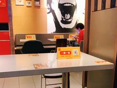 -麦当劳(汉口火车站候车室店)