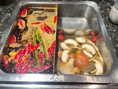 -重庆九记老火锅(广场店)