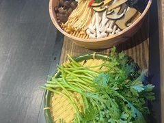 -尚尚仙·酸汤猪手·猪肚鸡火锅(华联万柳购物中心店)